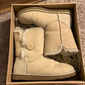 Bailey Button Uggs